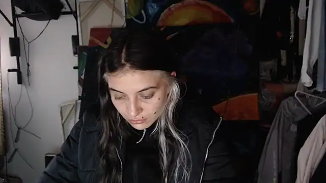 Snapshot of mariecam420 chatting on 03.20.25 mariecam420 online show from 03.20.25