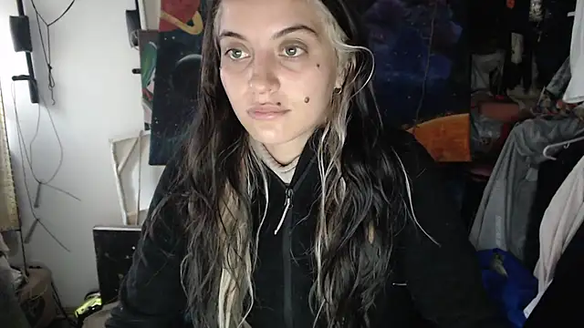 Snapshot of mariecam420 chatting on 03.21.25 mariecam420 online show from 03.21.25