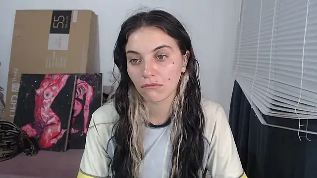 Snapshot of mariecam420 chatting on 10.12.25 mariecam420 online show from 10.12.25