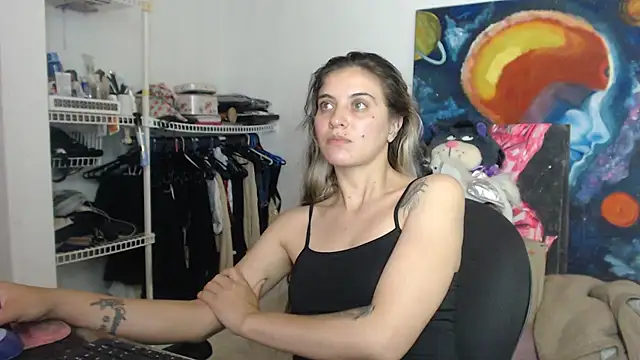 Snapshot of mariecam420 chatting on 10.24.25 mariecam420 online show from 10.24.25