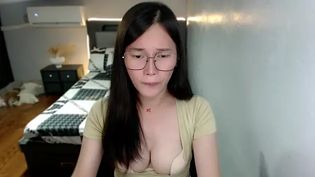 Snapshot of AmazingLuchie chatting on 05.29.26 AmazingLuchie online show from 05.29.26