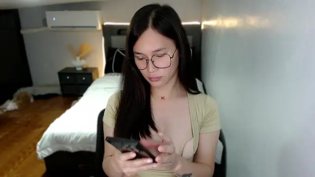 Snapshot of AmazingLuchie chatting on 06.21.26 AmazingLuchie online show from 06.21.26