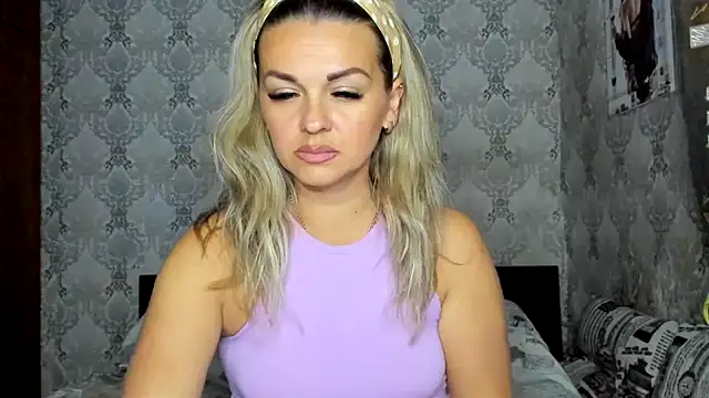 NicoletMoore online show from 09.22.25