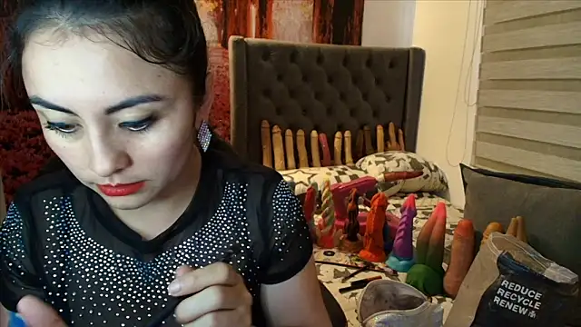 Snapshot of sofia23dirty chatting on 03.11.26 sofia23dirty online show from 03.11.26