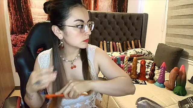 Snapshot of sofia23dirty chatting on 05.15.26 sofia23dirty online show from 05.15.26