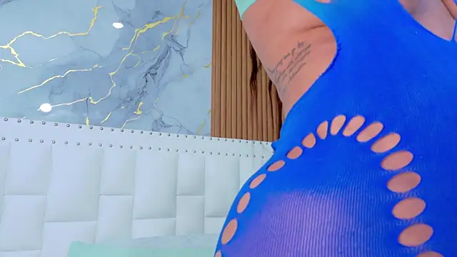 IrresistibleMilf online show from 10.01.25