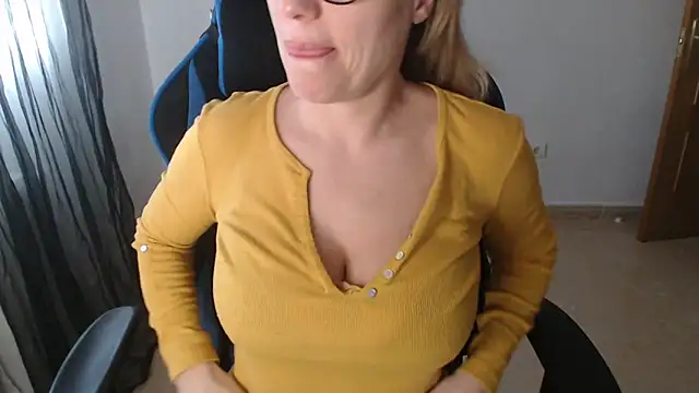 LARACRUZ30 online show from 02.27.26