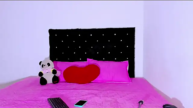 Snapshot of valen_colombian69 chatting on 12.31.24 valen colombian69 online show from 12.31.24