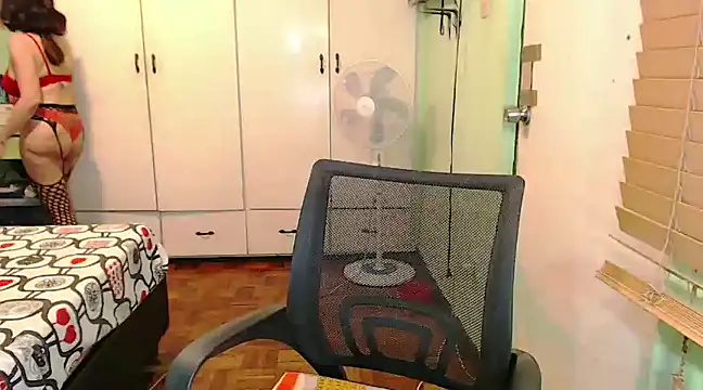 Ezradeliciosa online show from 12.20.24