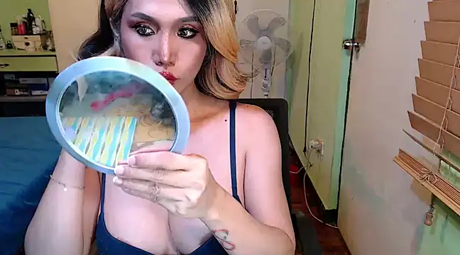 Ezradeliciosa online show from 02.20.25