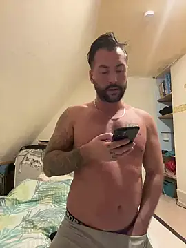 Snapshot of 2guysforu chatting on 02.06.25 2guysforu online show from 02.06.25