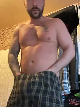Snapshot of 2guysforu chatting on 02.28.25 2guysforu online show from 02.28.25