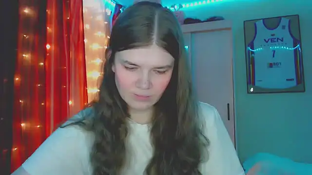 Snapshot of Klementa chatting on 12.05.25 Klementa online show from 12.05.25