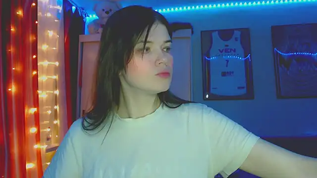 Snapshot of Klementa chatting on 04.19.26 Klementa online show from 04.19.26