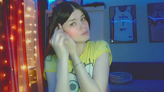 Snapshot of Klementa chatting on 04.23.26 Klementa online show from 04.23.26