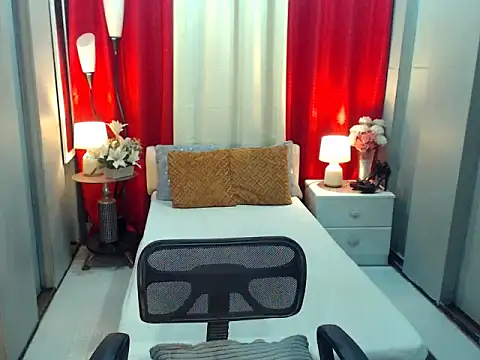 Snapshot of BedtimeMistress chatting on 10.06.25 BedtimeMistress online show from 10.06.25