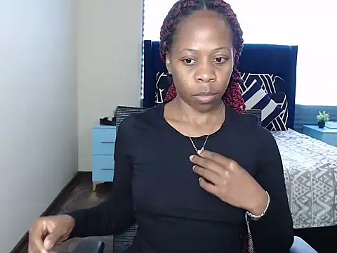 Snapshot of QUEENMANDYY chatting on 06.18.26 QUEENMANDYY online show from 06.18.26
