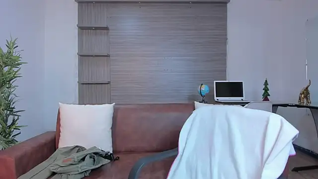 Snapshot of miataylorr1 chatting on 12.21.24 miataylorr1 online show from 12.21.24