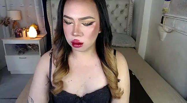 Snapshot of RebecaNextToYou chatting on 12.14.24 RebecaNextToYou online show from 12.14.24