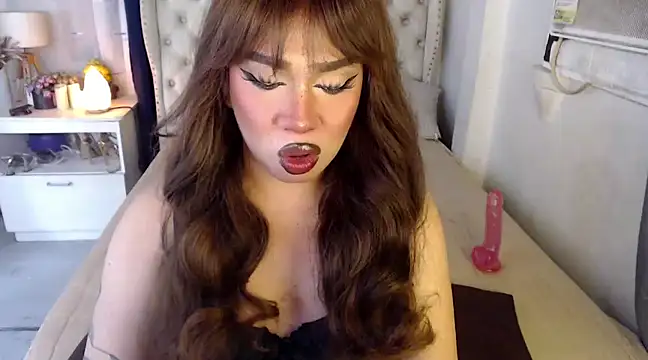 Snapshot of RebecaNextToYou chatting on 12.19.24 RebecaNextToYou online show from 12.19.24