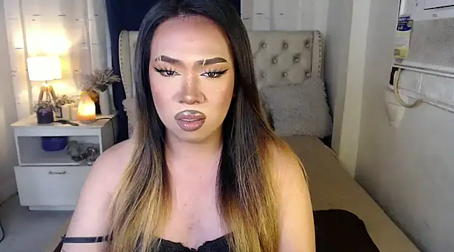 Snapshot of RebecaNextToYou chatting on 01.11.25 RebecaNextToYou online show from 01.11.25