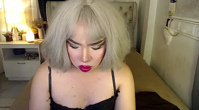 Snapshot of RebecaNextToYou chatting on 01.15.25 RebecaNextToYou online show from 01.15.25