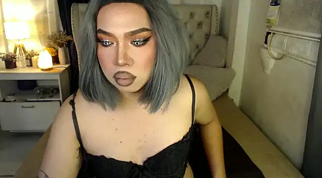 Snapshot of RebecaNextToYou chatting on 01.18.25 RebecaNextToYou online show from 01.18.25