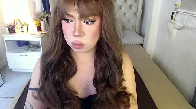 Snapshot of RebecaNextToYou chatting on 01.22.25 RebecaNextToYou online show from 01.22.25