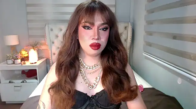 Snapshot of RebecaNextToYou chatting on 02.05.25 RebecaNextToYou online show from 02.05.25