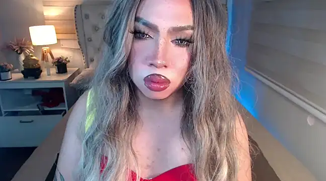 Snapshot of RebecaNextToYou chatting on 02.13.25 RebecaNextToYou online show from 02.13.25