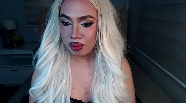 Snapshot of RebecaNextToYou chatting on 02.28.25 RebecaNextToYou online show from 02.28.25