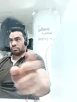 Snapshot of javiermarval83 chatting on 03.11.25 javiermarval83 online show from 03.11.25