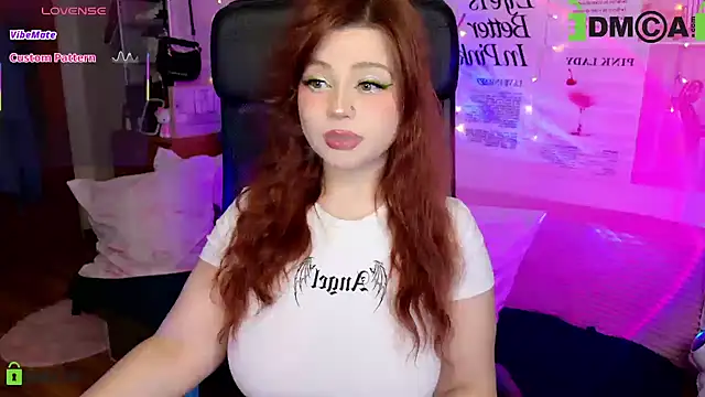 Snapshot of StellaMilla chatting on 06.21.26 StellaMilla online show from 06.21.26