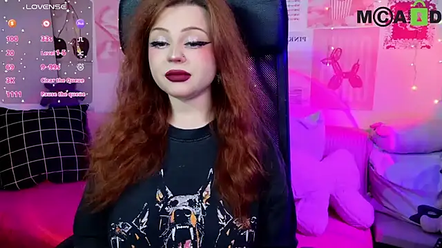 Snapshot of StellaMilla chatting on 07.18.26 StellaMilla online show from 07.18.26