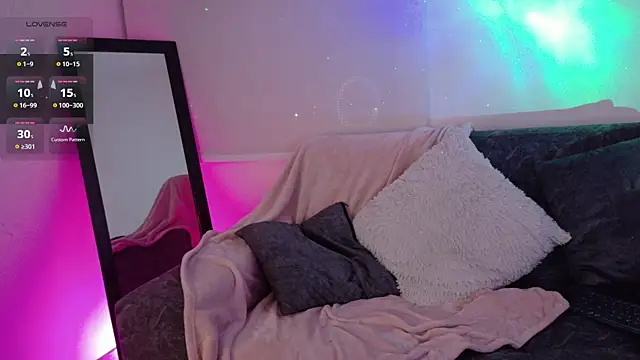 Lia Tinez online show from 10.19.25