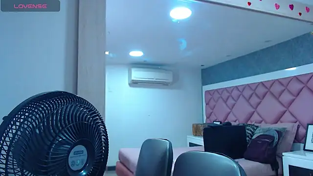 DanielaDuff online show from 10.28.25