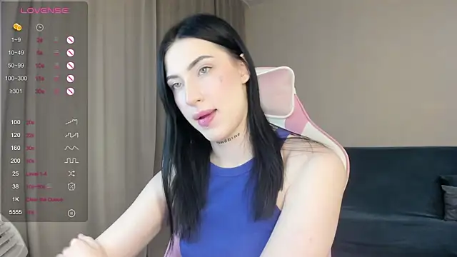 Snapshot of JenniferQueen11 chatting on 12.14.24 JenniferQueen11 online show from 12.14.24