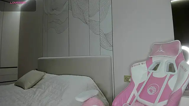 JenniferQueen11 online show from 04.26.26