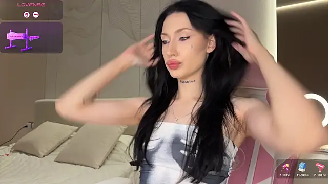 JenniferQueen11 online show from 08.08.26