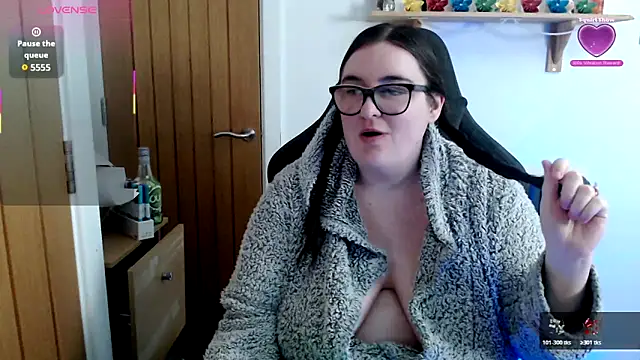 Rebecca Summer online show from 04.23.26