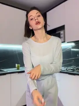 Snapshot of Camilla_Railian chatting on 12.22.24 Camilla Railian online show from 12.22.24