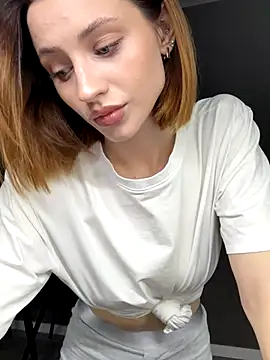 Snapshot of Camilla_Railian chatting on 09.21.25 Camilla Railian online show from 09.21.25