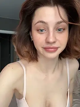 Snapshot of Camilla_Railian chatting on 10.02.25 Camilla Railian online show from 10.02.25