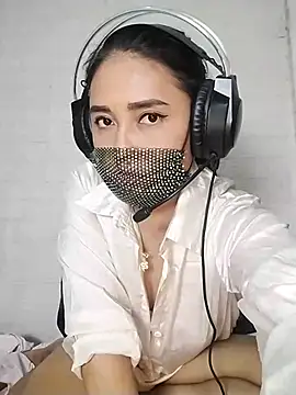 Snapshot of _Shimmerlyn_ chatting on 03.02.25 Shimmerlyn online show from 03.02.25