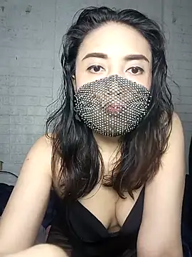 Snapshot of _Shimmerlyn_ chatting on 12.23.25 Shimmerlyn online show from 12.23.25