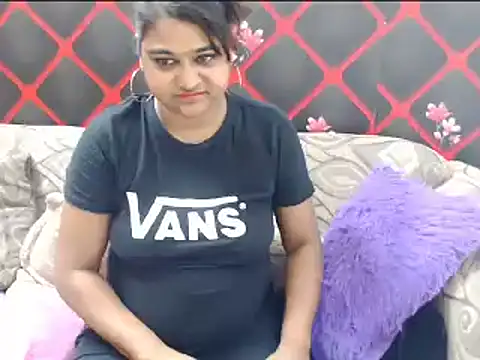 Snapshot of indian_glitter chatting on 03.05.25 indian glitter online show from 03.05.25