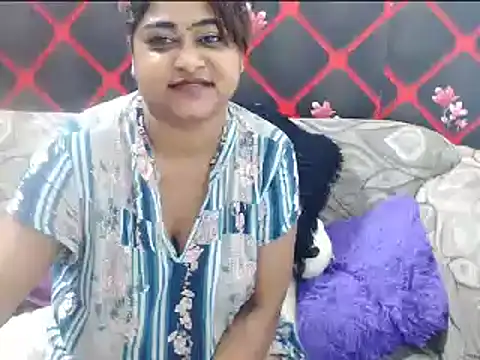 Snapshot of indian_glitter chatting on 03.08.25 indian glitter online show from 03.08.25