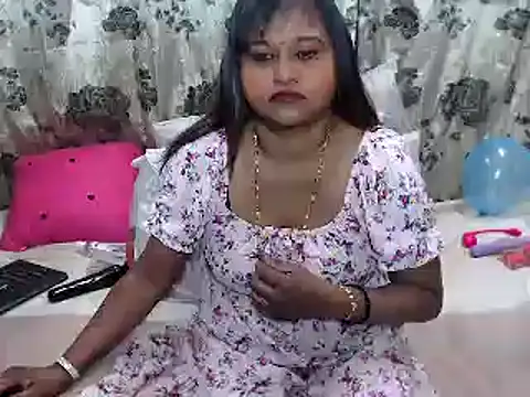 Snapshot of indian_glitter chatting on 10.15.25 indian glitter online show from 10.15.25