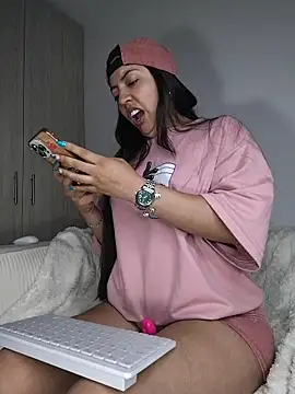 Snapshot of amycute_ chatting on 06.16.26 amycute online show from 06.16.26
