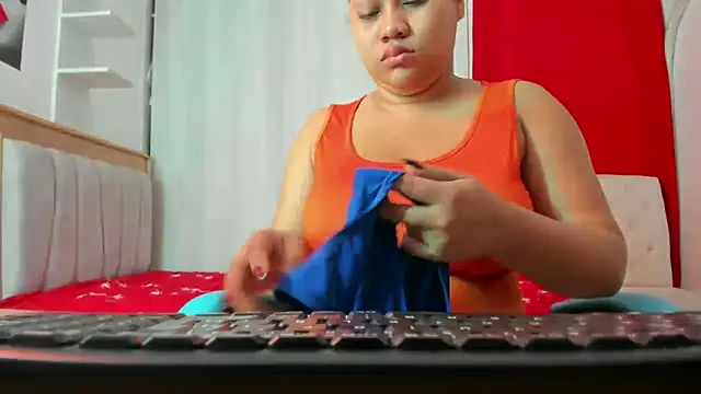 Lunastar02 online show from 12.20.25